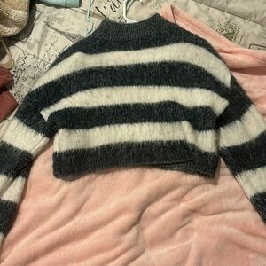 Dark green and white soft striped cropped sweater